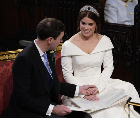 «Бикини просто промокло»: обнаженная модель объяснила снимки с мужем принцессы Евгении