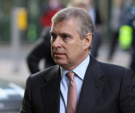 После скандала с сексуальным насилием: члены королевской семьи запретили принцу Эндрю появляться на публике