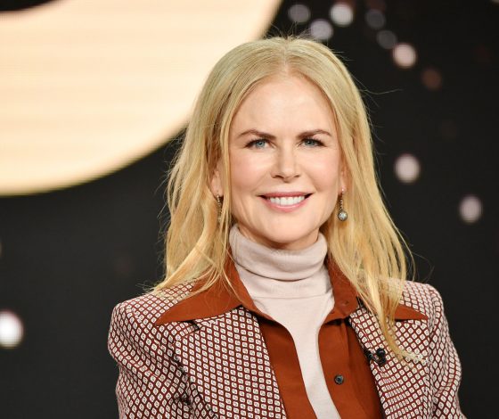 «Вам нужен новый стилист»: в Сети раскритиковали откровенный образ Николь Кидман