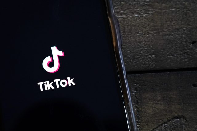 «Синий трактор» вместо Билли Айлиш: пользователи TikTok нашли альтернативу после удаления треков Univeral Music