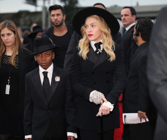 Страстные поцелуи: Мадонна раскрыла сексуальную ориентацию сына