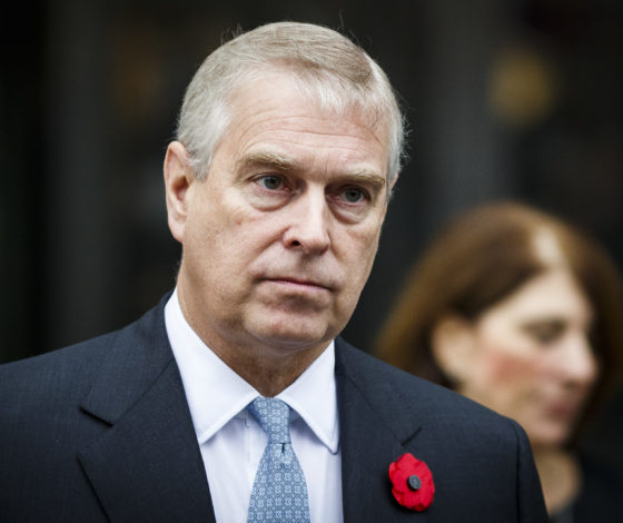 Требует 14 миллионов фунтов стерлингов: новые подробности сексуального скандала вокруг принца Эндрю