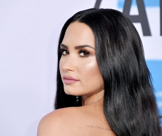 Не узнать: Деми Ловато продемонстрировала спортивную фигуру