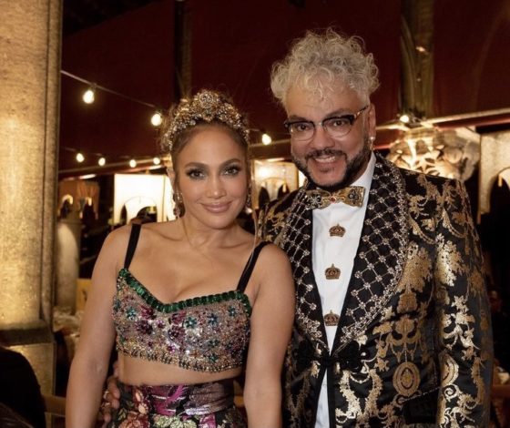 Фото дня: Филипп Киркоров обнимает Дженнифер Лопес на показе Dolce & Gabbana
