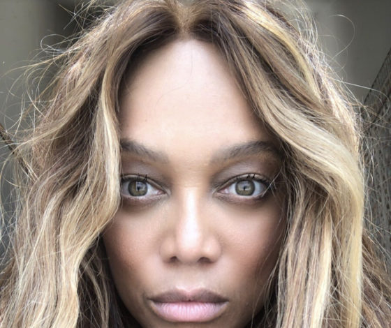 Улыбается глазами: как выглядит 47-летняя Тайра Бэнкс без макияжа