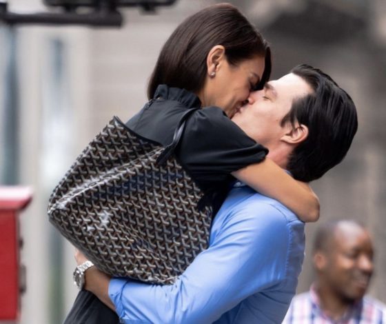 Страстный поцелуй: Милу Кунис застали с другим