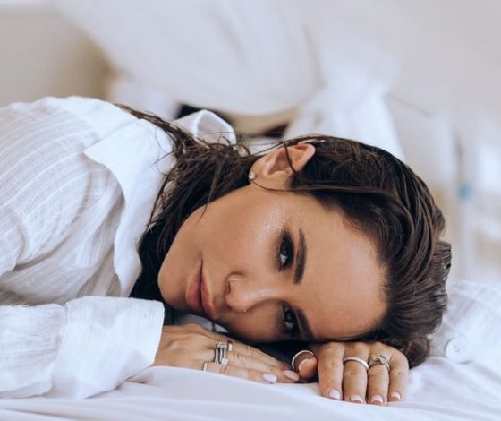 «Я поняла, что не нравлюсь себе на фото»: Айза-Лилуна Ай рассказала подробности о трансплантации волос