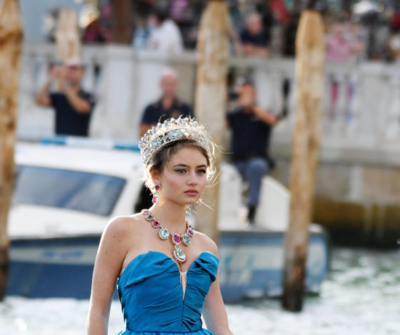 В прозрачном платье: 17-летняя дочь Хайди Клум снялась для обложки журнала