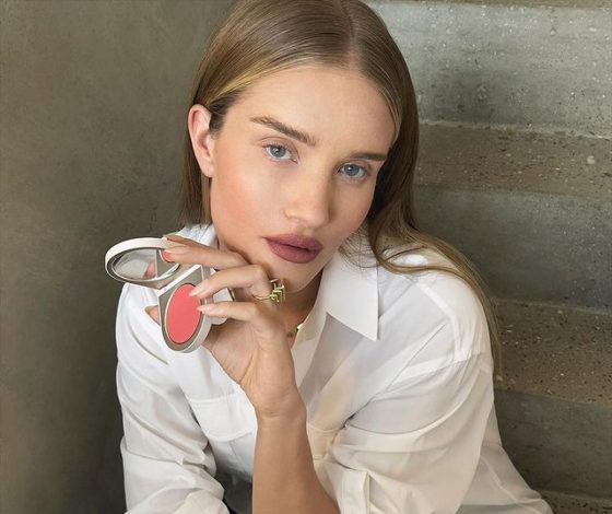 Беременная Роузи Хантингтон-Уайтли запускает свой бренд косметики