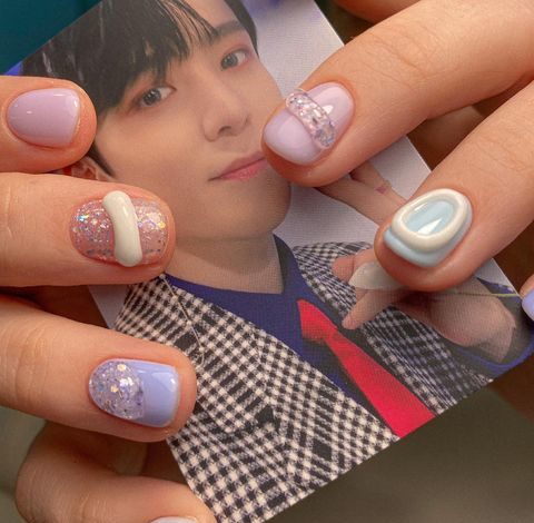 «Как будто что-то прилипло»: сумасшедший корейский тренд в маникюре набирает миллионы лайков
