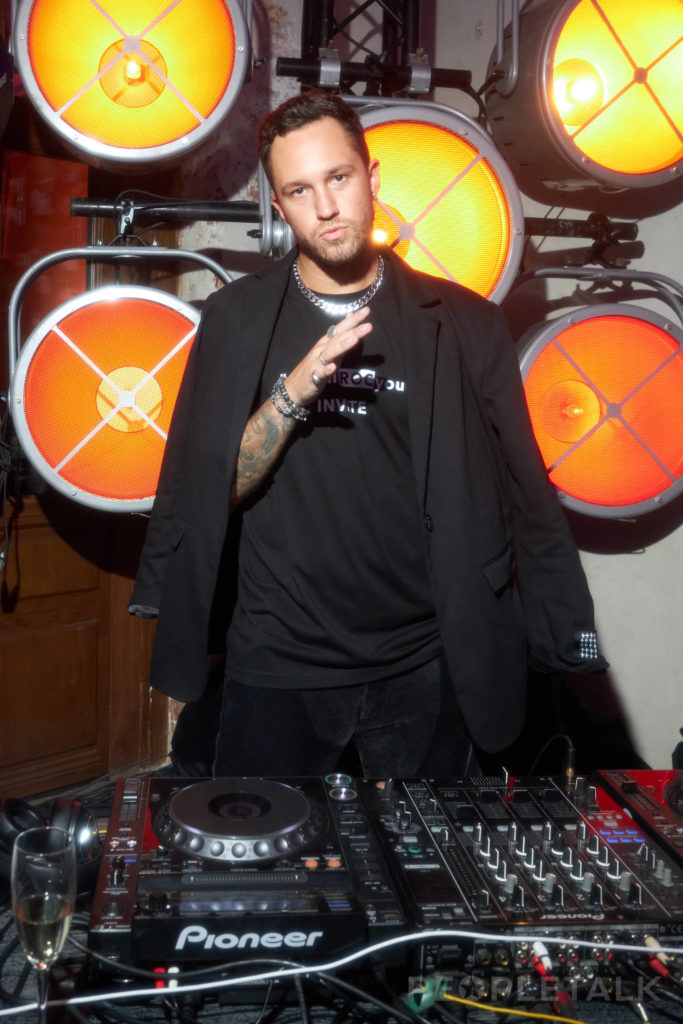 Леша Миронов