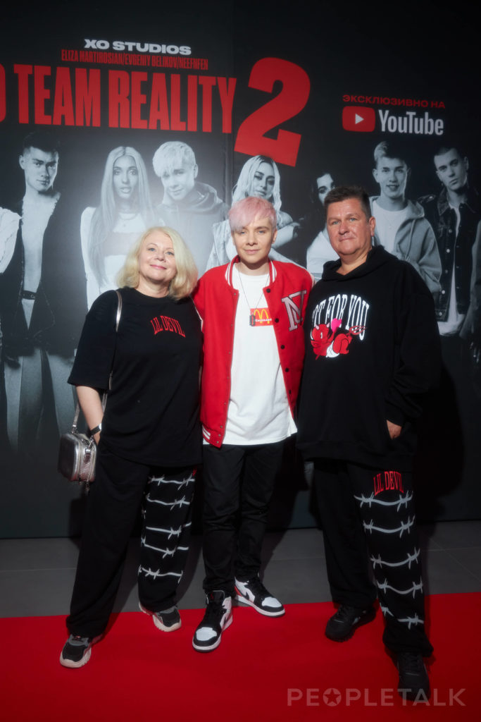 Гэри Грей с родителями