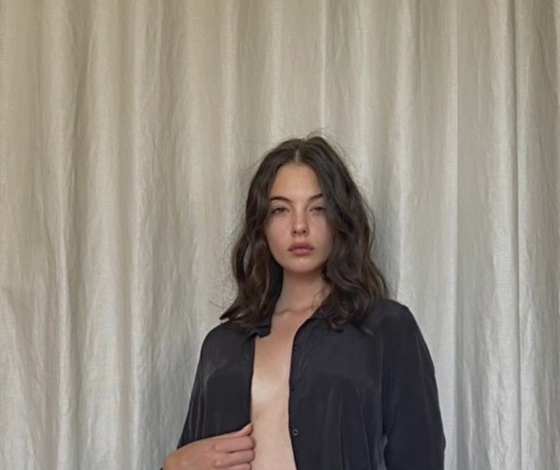 На фоне скал: дочь Моники Беллуччи шокировала пользователей новым видео