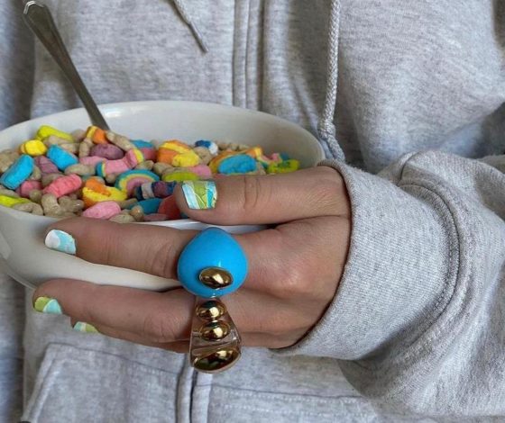 Жемчужное колье и массивные серьги: выбираем трендовые украшения на осень