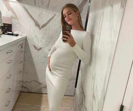 Этой осенью носи уютное белое платье, как беременная Роузи Хантингтон-Уайтли