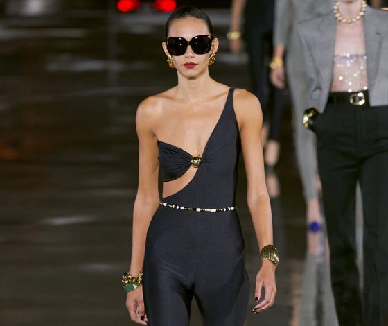 Показ у Эйфелевой башни: Saint Laurent представили новую коллекцию