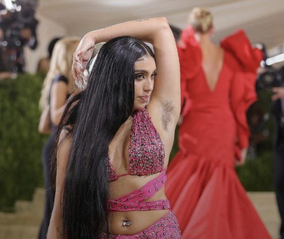 Дебют на Met Gala: дочь Мадонны Лурдес шокировала фанатов странными выходками