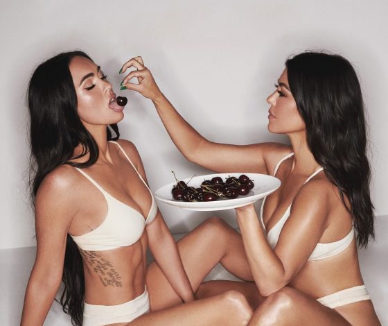 Ким Кардашьян обвинили в плагиате идеи для обнаженной фотосессии Кортни и Меган Фокс