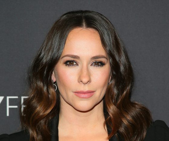 «Стареть в Голливуде очень тяжело»: Дженнифер Лав Хьюитт рассказала о критике внешности