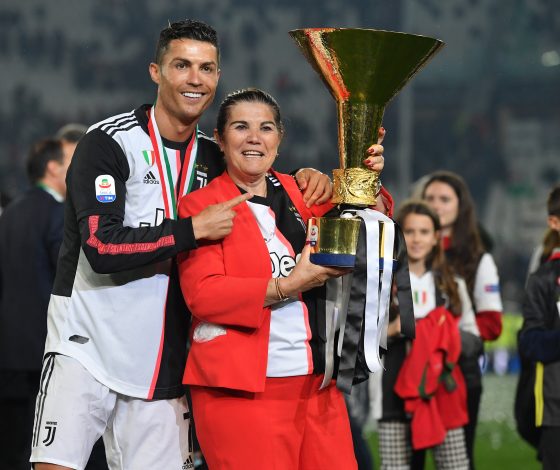 «У него есть люди, которые могут помочь»: мать Криштиану Роналду впервые прокомментировала слухи об их вражде с возлюбленной сына