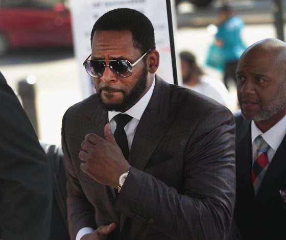 Певца Ар Келли признали виновным в сексуальной эксплуатации женщин и детей