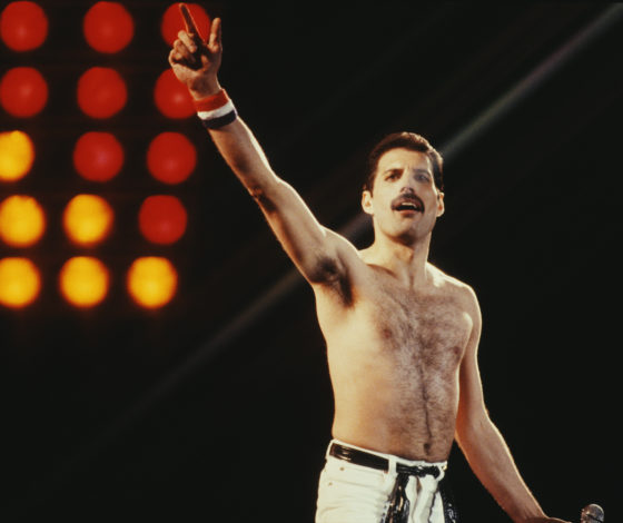 От лондонского концерта для 6 человек до масштабного шоу на 2 миллиона зрителей: история успеха Фредди Меркьюри