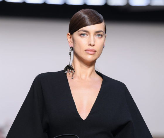 После расставания с Канье: Ирина Шейк отрезала волосы и надела откровенный корсет