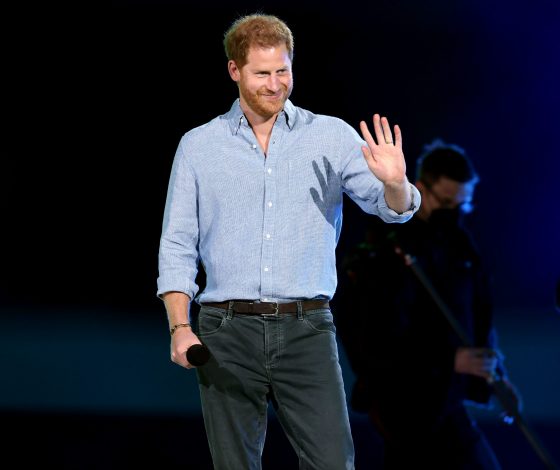 Почему в Сети смеются над принцем Гарри?