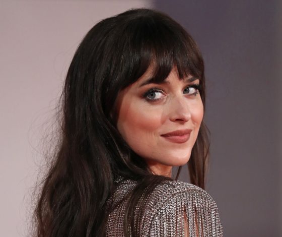 Горячо: звезда «50 оттенок серого» Дакота Джонсон в прозрачном корсете на красной дорожке