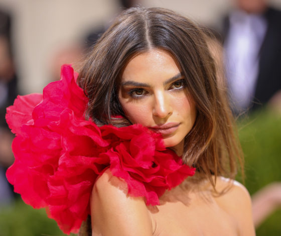 «Жизнь только начинается»: Эмили Ратаковски рассказала о материнстве и жизни после развода