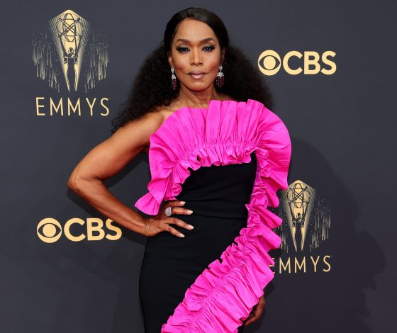 Худшие образы на красной дорожке «Эмми 2021»