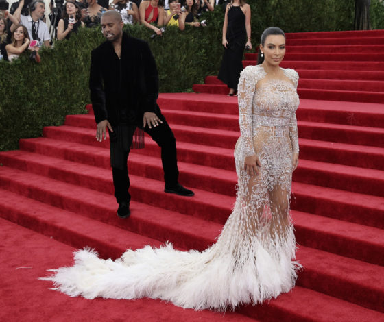 Драка Джей Зи и неполиткорректное платье Скарлетт Йоханссон: самые громкие скандалы Met Gala