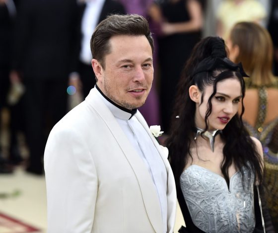 Видео дня: бывшая девушка Илона Маска спела песню из «Чебурашки»