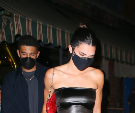 В кожаном мини-платье: редкий выход Кендалл Дженнер вместе с бойфрендом