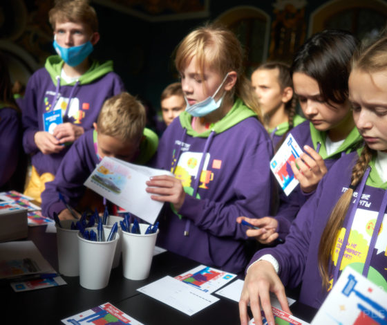 От Москвы до Владивостока: как прошла церемония запуска «Путешествия мечты» для российских школьников