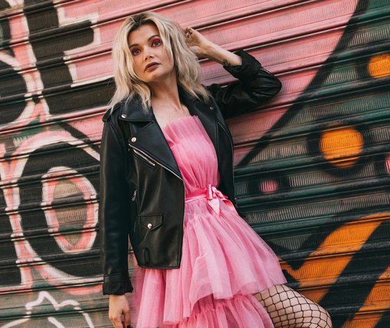 «Иди лечи свою голову, а не бегай по комментариям»: интервью Ники Набоковой о боли, писательской деятельности и музыкальной карьере