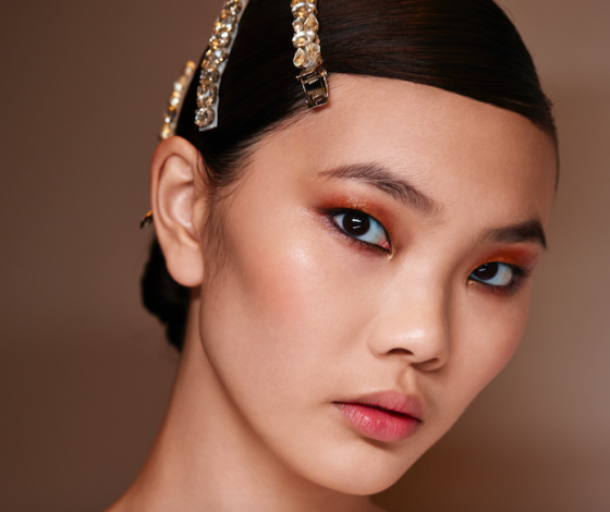 Золотой макияж глаз — ведущий осенний тренд: повторяем за мировыми визажистами