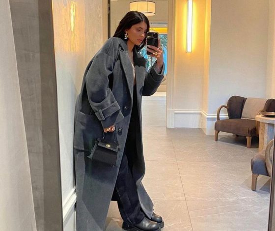 Гардероб звезды: где купить серое пальто, как у Кайли Дженнер