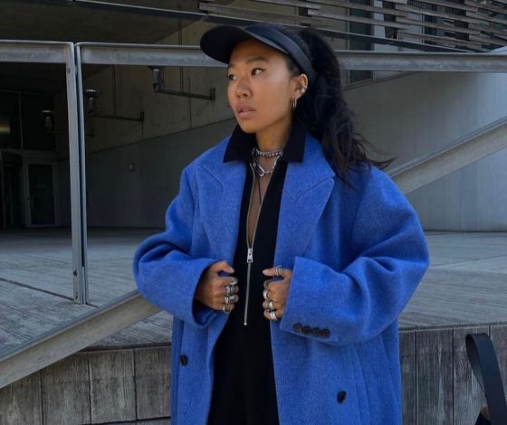 Тренд из Instagram: синее пальто, как у модных блогеров