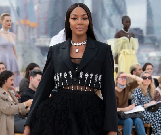 Наоми Кэмпбелл на показе Alexander McQueen