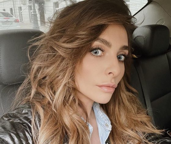 Екатерина Варнава появилась с короткой стрижкой