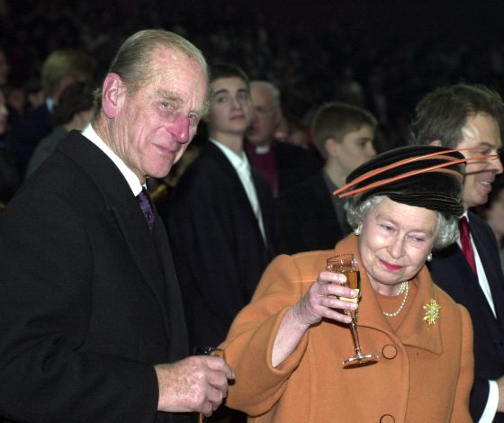 Ни капли даже в Новый год: зачем Елизавета II решила полностью отказаться от алкоголя