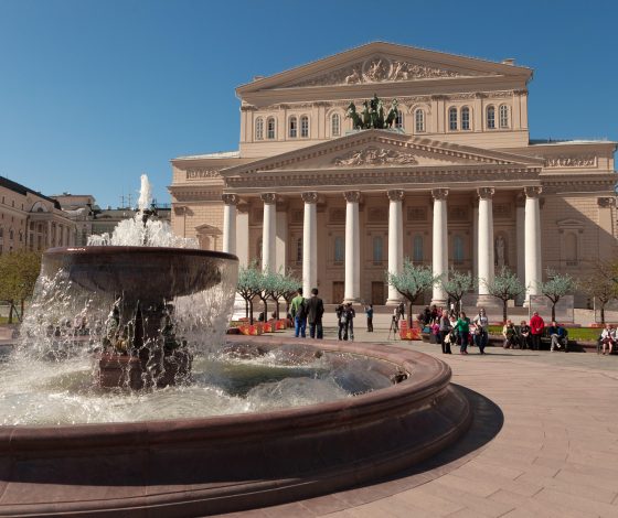 СМИ: в Большом театре декорацией убило артиста во время представления