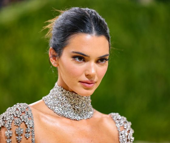 После посещения пластического хирурга: новый выход Кендалл Дженнер напугал фанатов