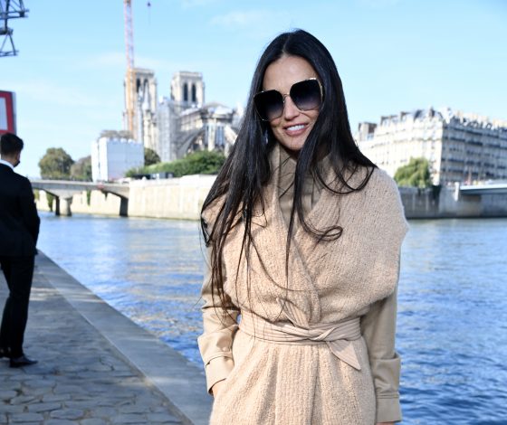 Горячо: 58-летняя Деми Мур появилась на публике без белья