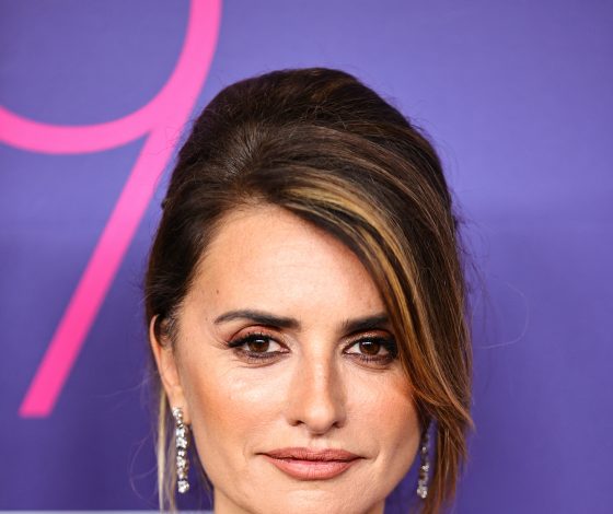 В сверкающем мини: новый выход 47-летней Пенелопы Крус