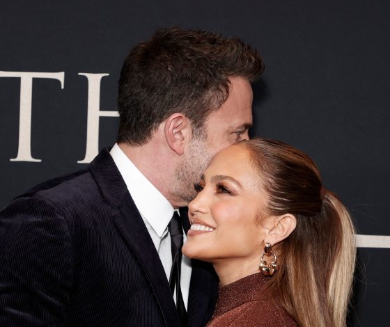 Все внимание на них: Дженнифер Лопес и Бен Аффлек позируют на красной дорожке