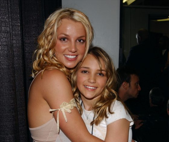 Семейный заговор: сестра Бритни Спирс выступила в суде против отца. Он заставлял ее сделать аборт