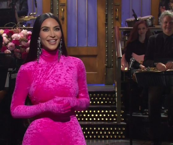 Шутки о разводе с Канье, сестрах и слитом секс-видео: как прошел дебют Ким Кардашьян в шоу SNL