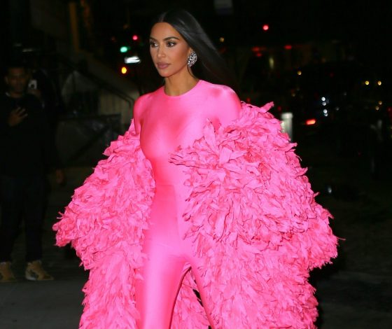 Ким Кардашьян VS Кайли Дженнер: кто носит тотал-лук лучше